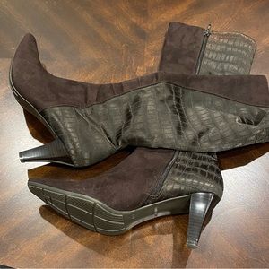 Kelly & Katie Brown size 8 faux suede boots